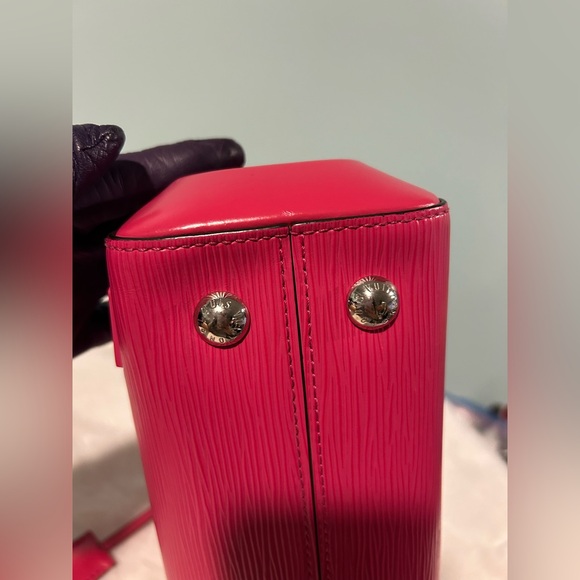 Louis Vuitton EUC Cluny BB in Hot Pink Epi Leather Crossbody/ Top Handle - Picture 7 of 13